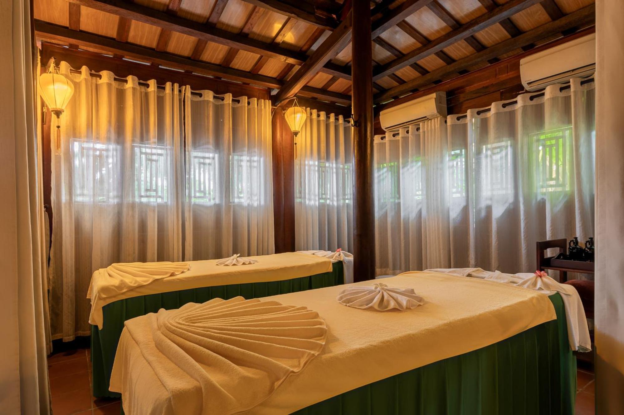 منتجع وسبا آنا ريتريت هوي ان المظهر الخارجي الصورة A massage room at a spa in Vietnam