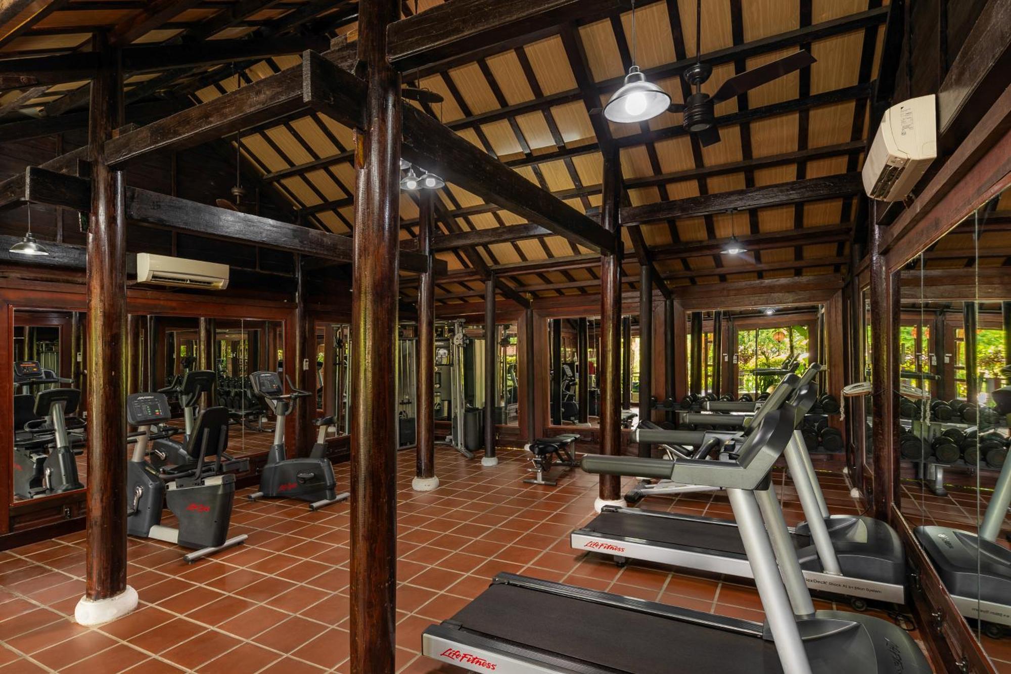 منتجع وسبا آنا ريتريت هوي ان المظهر الخارجي الصورة The gym at the Angsana Resort and Spa, Phuket, Thailand