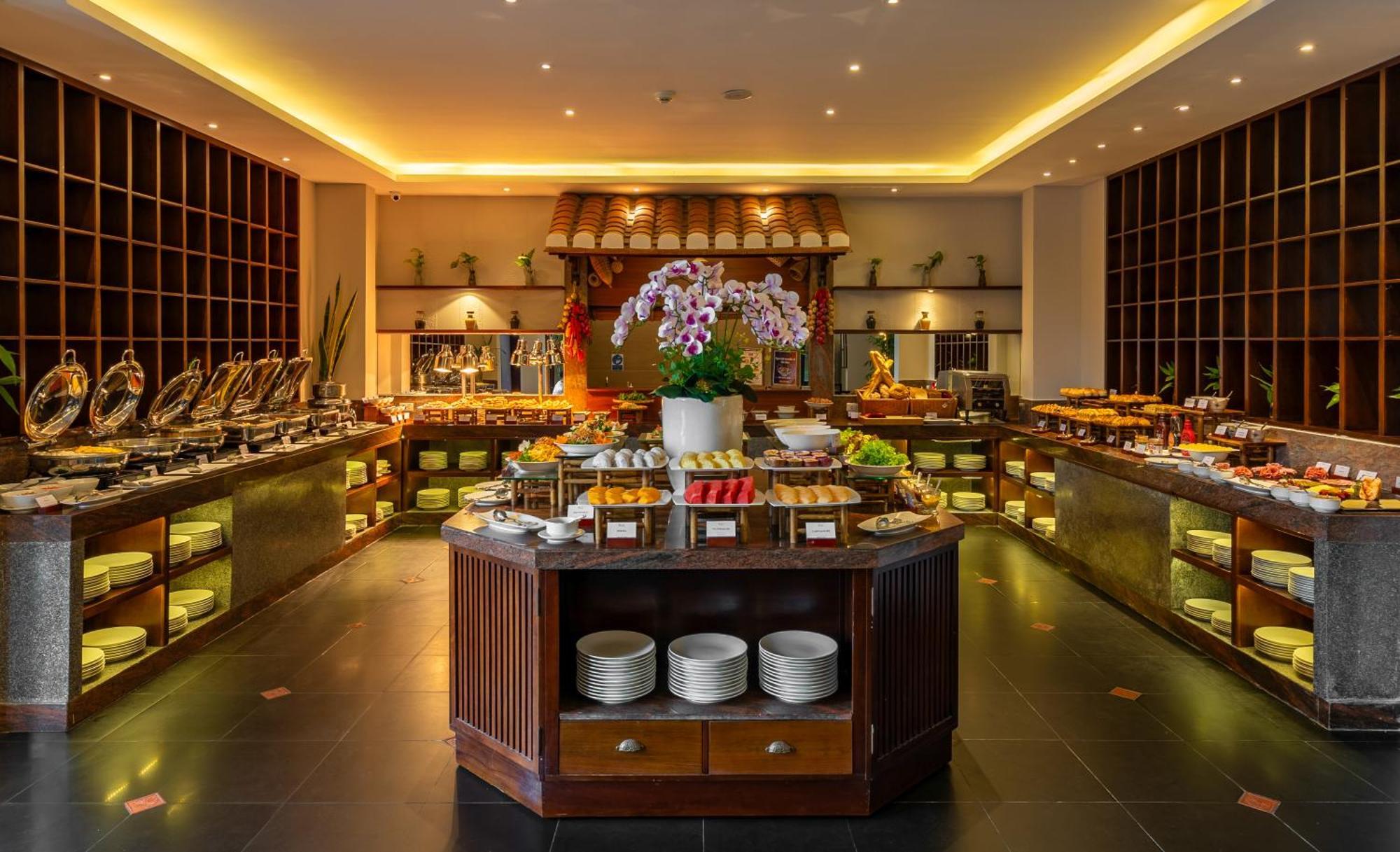 منتجع وسبا آنا ريتريت هوي ان المظهر الخارجي الصورة The buffet at the restaurant