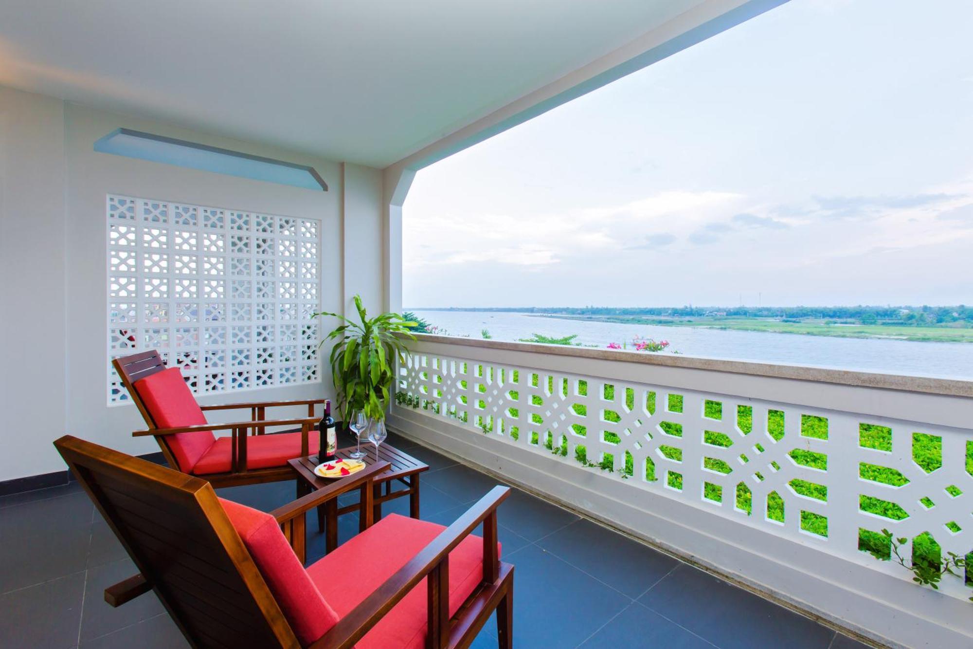منتجع وسبا آنا ريتريت هوي ان المظهر الخارجي الصورة A balcony at the hotel